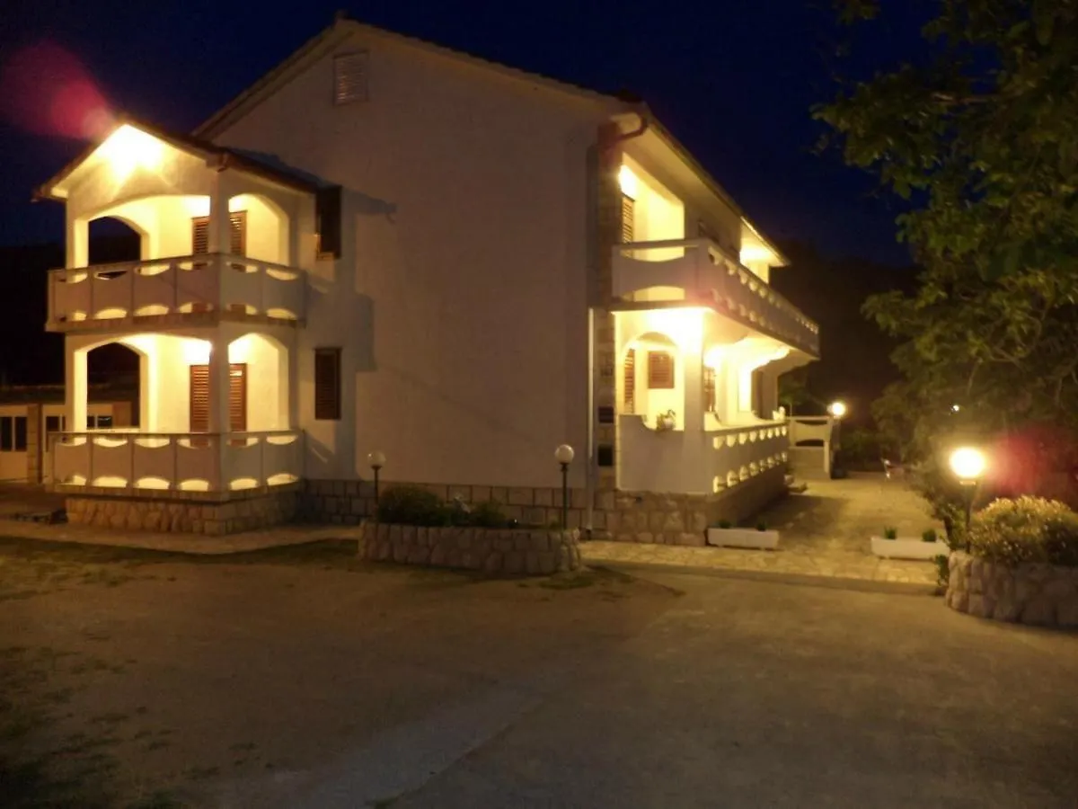 アパート Grosse Wohnung In Kampor Mit Eigenem Balkon ラブ クロアチア