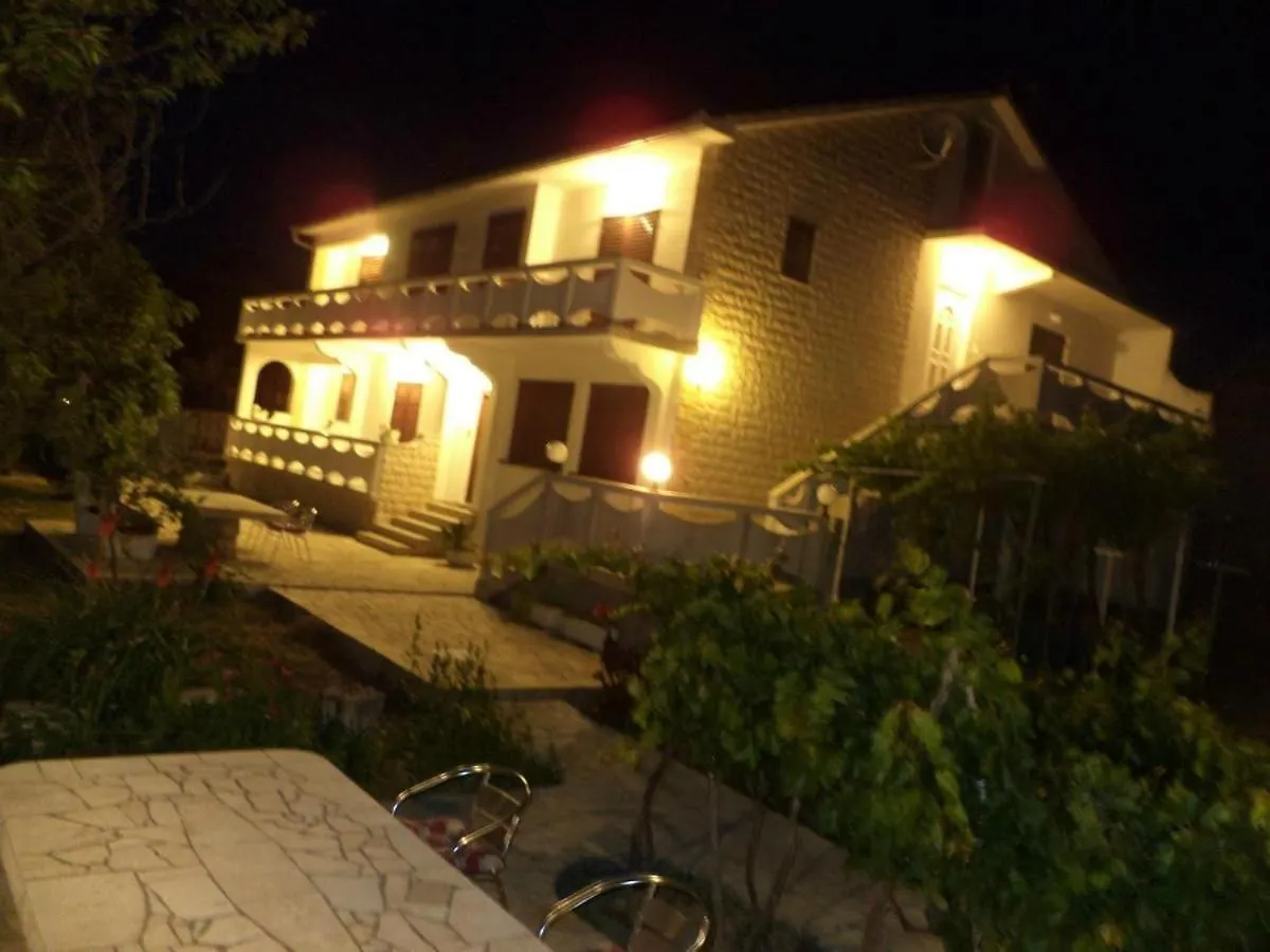 Grosse Wohnung In Kampor Mit Eigenem Balkon Rab Town 0*,  Croatia