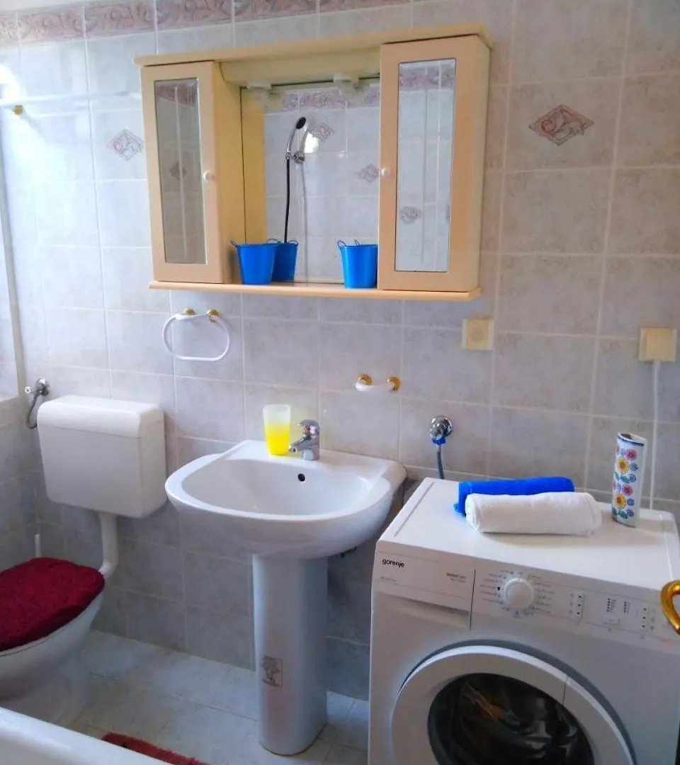 Grosse Wohnung In Kampor Mit Eigenem Balkon Rab Town