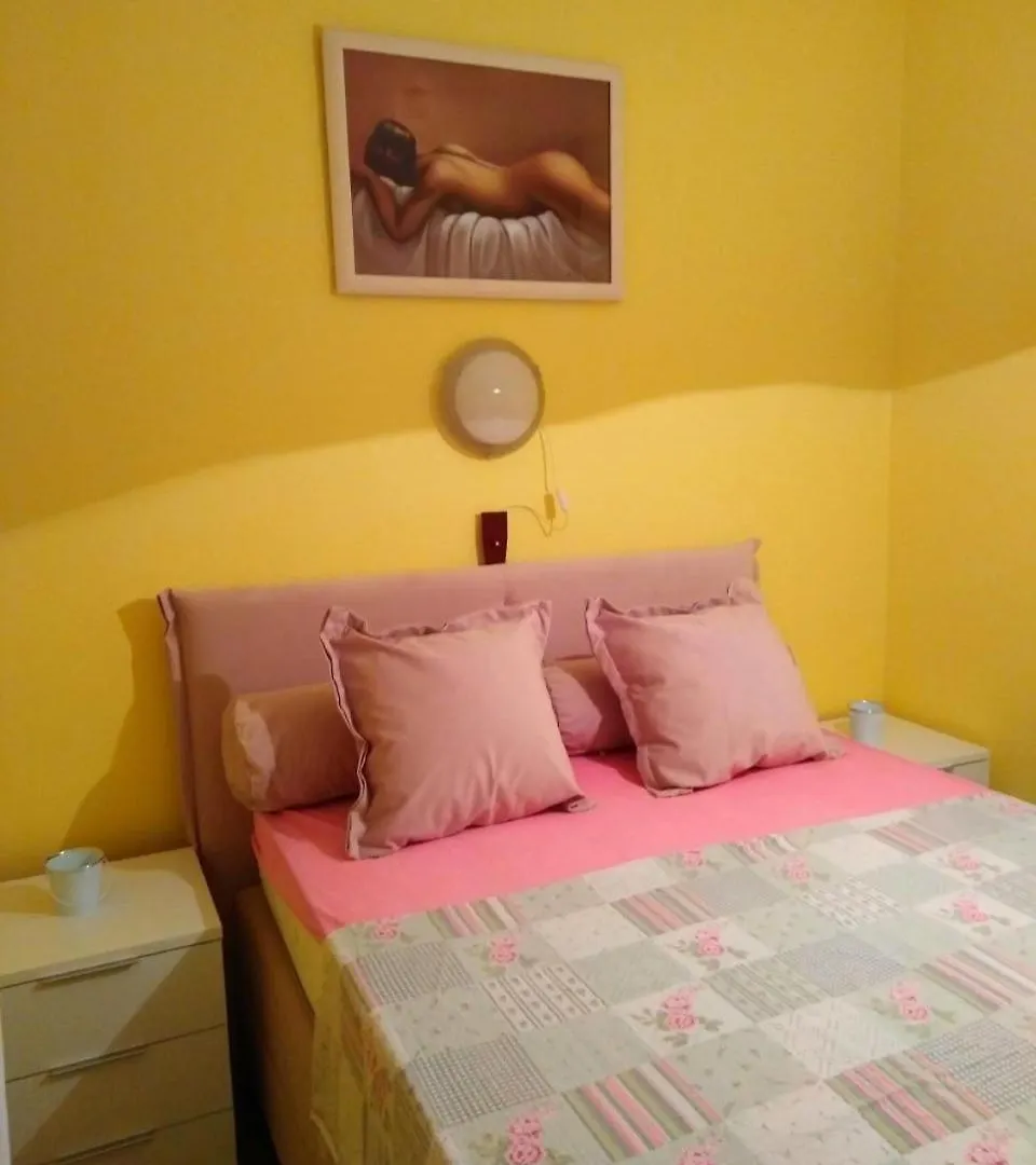 Grosse Wohnung In Kampor Mit Eigenem Balkon Rab Town Apartment